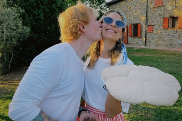 Review Makna Lagu Perfect: Cinta yang Terasa Sempurna